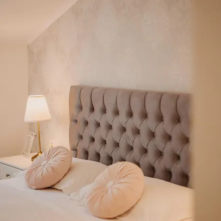 Apartment Seashell Split