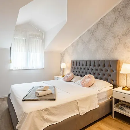 Seashell Apartment *